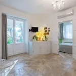 Iris Villa