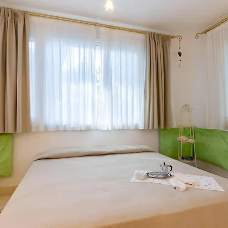 Iris Villa Castagneto Carducci