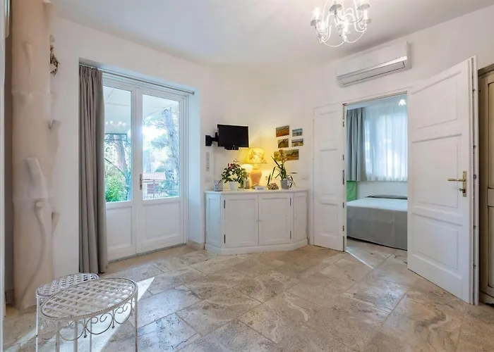 Iris Villa